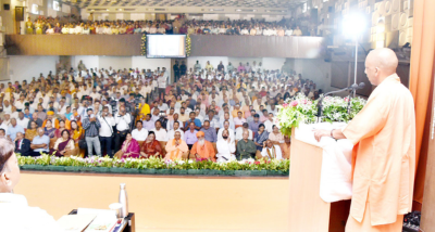 मुख्यमंत्री योगी आदित्यनाथ ने दीनदयाल उपाध्याय गोरखपुर विश्वविद्यालय में समरस समाज के निर्माण में नाथ पंथ का अवदान विषय पर अंतर्राष्ट्रीय संगोष्ठी को संबोधित किया