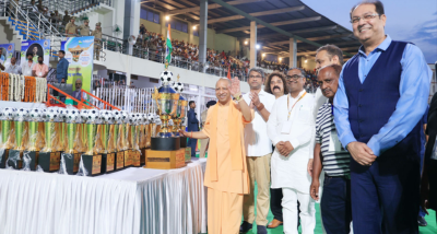 लखनऊ: के केडी सिंह बाबू स्टेडियम में फुटबॉल क्लब मोहन बागान सुपर जायंट और ईस्ट बंगाल एफसी के बीच मुकाबला खेला जा रहा