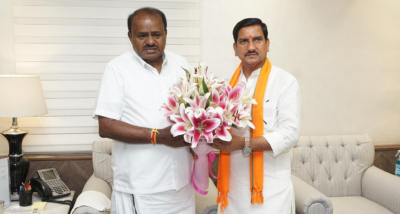 केन्द्रीय राज्यमंत्री तोखन साहू ने नई दिल्ली में केन्द्रीय इस्पात मंत्री एच.डी. कुमार स्वामी से मुलाकात की