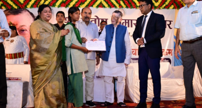 राज्यपाल संतोष कुमार गंगवार जन संवाद कार्यक्रम के तहत देवघर पहुंचे