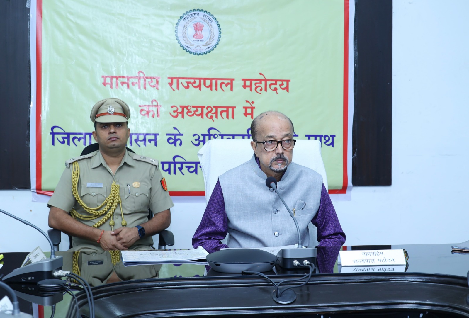 छत्तीसगढ़ के राज्यपाल रमेन डेका ने कल सोमवार को अपने रायगढ़ प्रवास के दौरान जिले के अधिकारियों से विकास और अन्य गतिविधियों के संबंध में बैठक ली