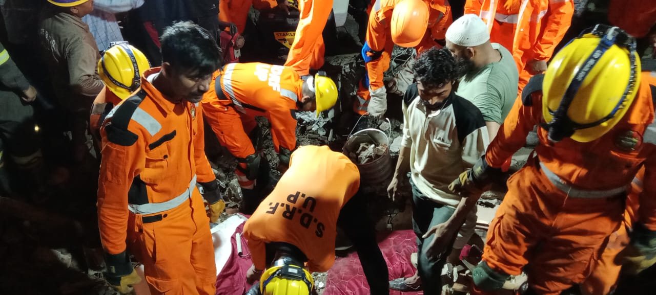 मेरठ में इमारत ढ़हने की घटना में मृतकों की संख्‍या दस हुई, पांच लोगों को बचाया गया