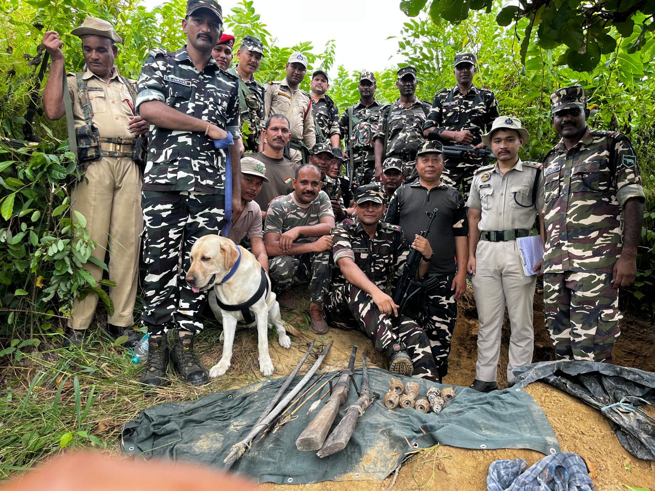 जम्मू-कश्मीर: सुरक्षा बलों ने उत्तरी कश्मीर के कुपवाड़ा जिले से भारी मात्रा में गोला-बारूद और विस्फोटक बरामद किए
