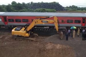 तेलंगाना में बारिश से प्रभावित महबूबाबाद जिले में चार स्थानों पर रेल सेवाएं बहाल