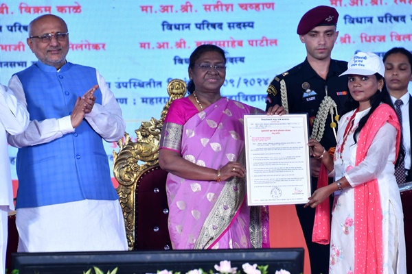 Prez Murmu addresses beneficiaries of Maha Govt’s ‘Shasan Aplya Dari’ & ‘Mukhyamantri Majhi Ladki Bahin Yojna’ schemes