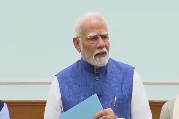 PM Modi meets with teachers honored with National Awards for their exceptional contributions to education