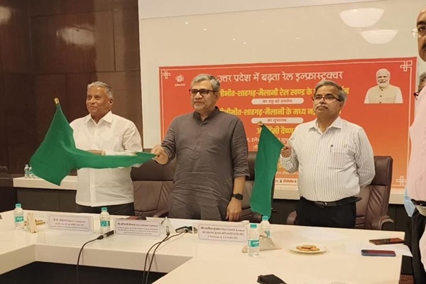 Ashwini Vaishnav dedicates gauge conversion of Pilbhit, Shahgarh railway section