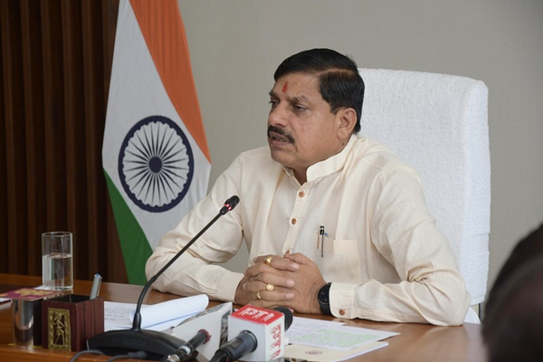 MP CM Dr. Mohan Yadav directs senior officers to refrain from taking leave due to ongoing excessive rainfall and floods