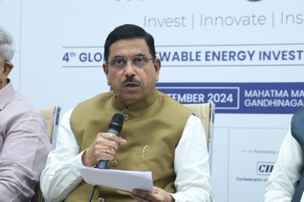 2030 સુધીમાં રિન્યુએબલ એનર્જી પ્રોજેક્ટ્સ માટે ₹32.45 લાખ કરોડનું રોકાણ : કેન્દ્રીય મંત્રી પ્રહલાદ જોશી