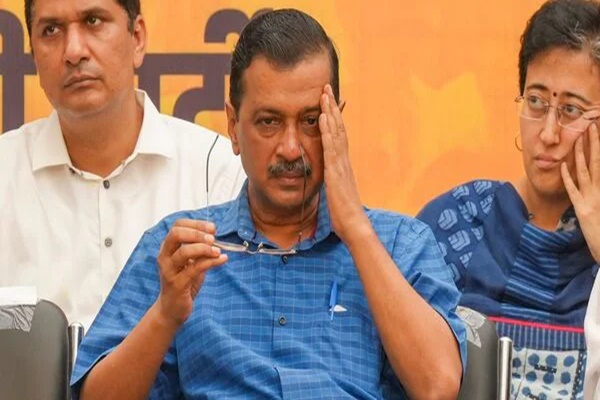 अरविंद केजरीवाल यांचा दिल्लीच्या मुख्यमंत्रीपदाचा राजीनामा