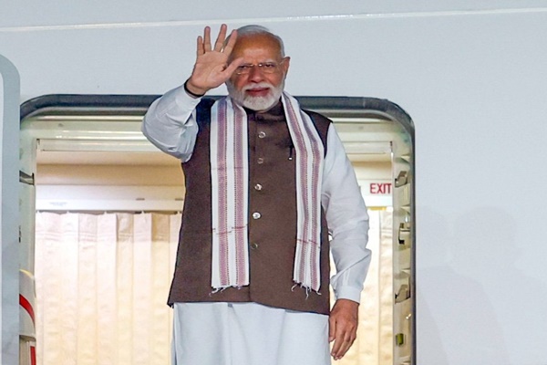 وزیر اعظم نریندر مودی امریکہ کے تین روزہ دورے پر Philadelphia پہنچ گئے ہیں۔ وہ کواڈ سربراہ کانفرنس میں شرکت کریں گے اور اعلیٰ سطحی دوطرفہ میٹنگیں کریں گے