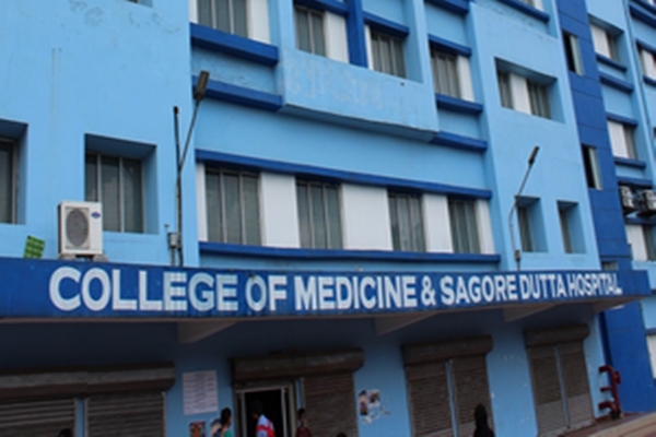 West Bengal: Junior Doctors on ‘Cease Work’ Protest at Sagore Dutta Hospital