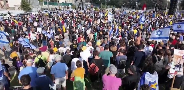 Massive protests erupts in Israel urging PM Benjamin Netanyahu to negotiate ceasefire with Hamas