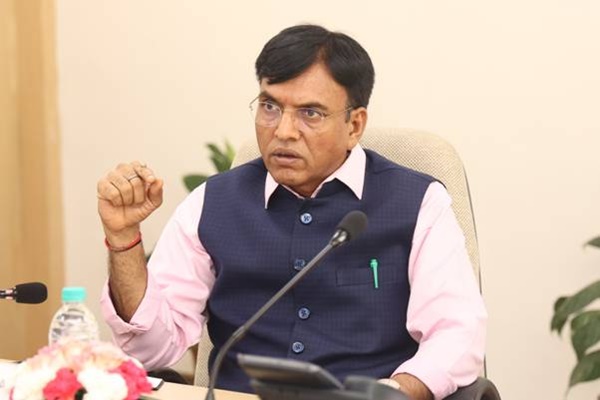 مرکز نے پنشن کی ادائیگی کے سینٹرلائزڈ نظام کو منظوری دی ہے، جس سے ای پی ایف او میں رجسٹرڈ ملازمین کسی بھی بینک سے اپنی پنشن حاصل کرسکیں گے