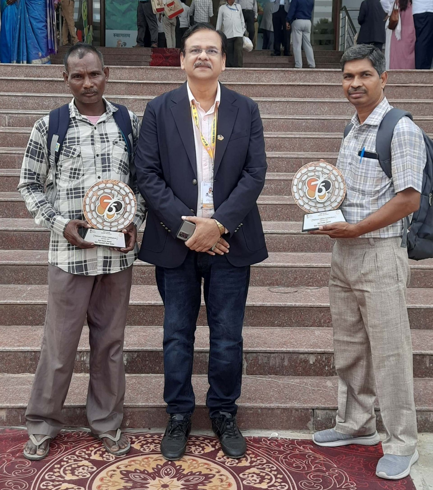 केन्द्रीय मंत्री गिरीराज सिंह ने बैंगलुरु में छत्तीसगढ़ को बेस्ट एचिवर पुरस्कार प्रदान किया