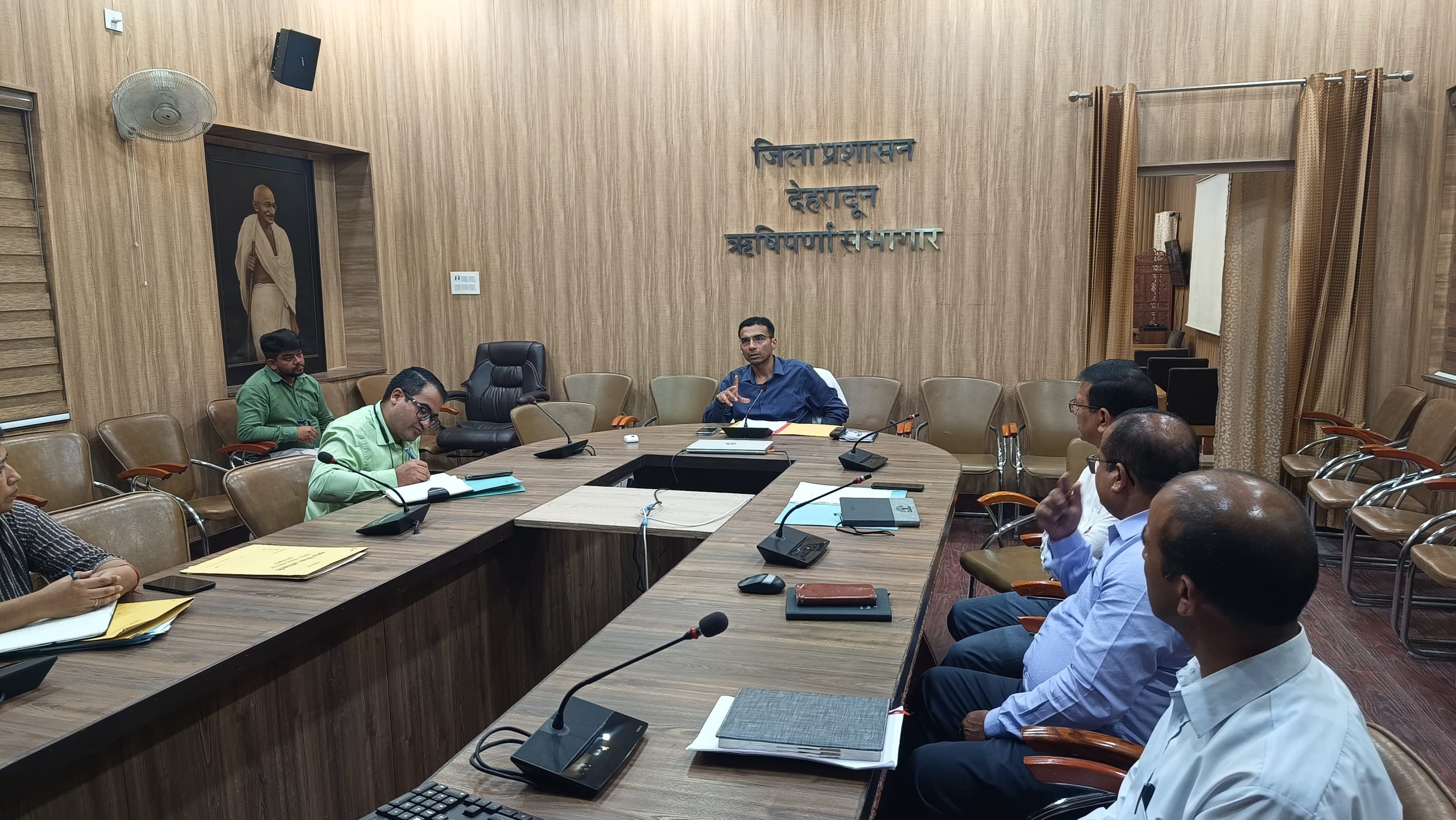 देहरादून के सरकारी स्कूलों को आदर्श विद्यालयों की तर्ज पर विकसित किया जाएगा