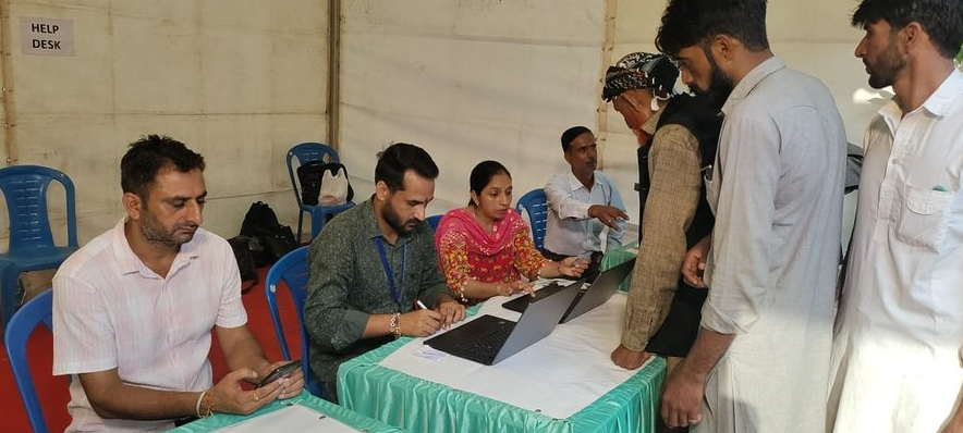 जम्मू-कश्मीर विधानसभा चुनावः पहले चरण के लिए मतदान जारी, दोपहर 3 बजे तक हुआ 50.65 प्रतिशत मतदान