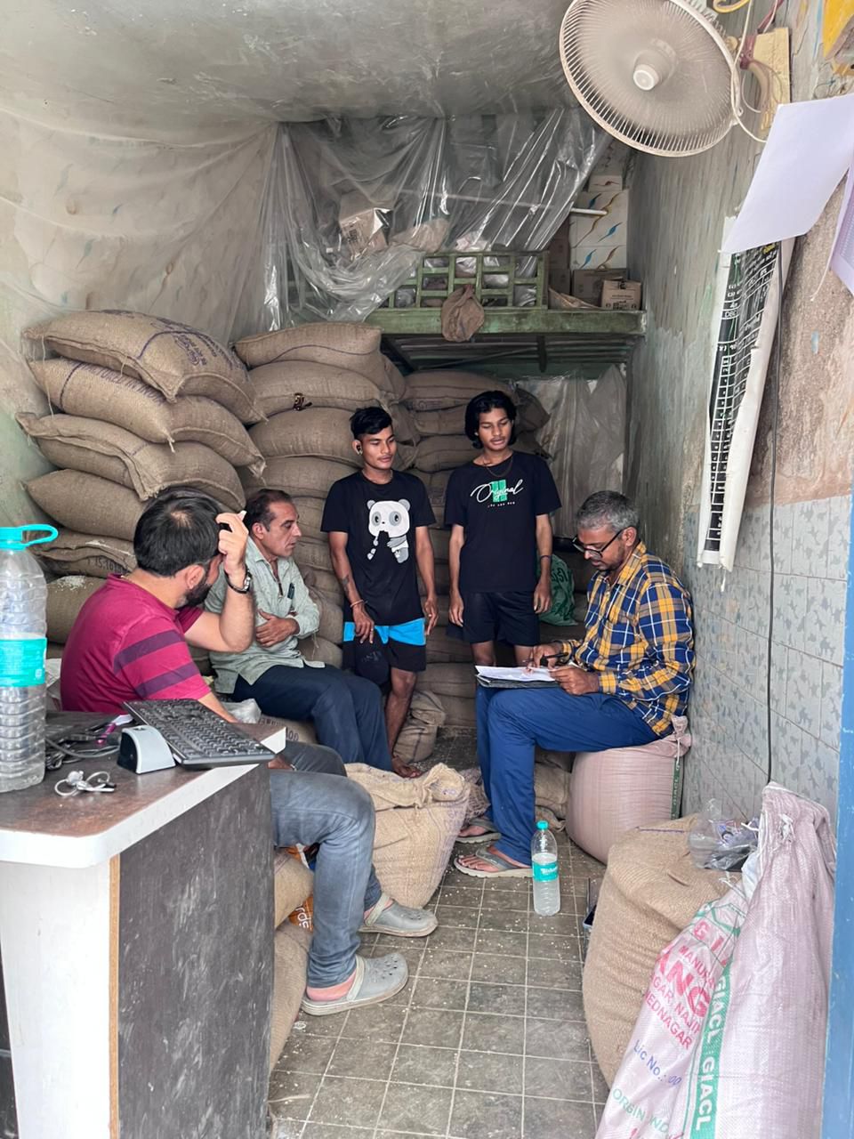 ગીર સોમનાથ જીલ્લાના વેરાવળમાંથી ગેરકાયદે અનાજનો જથ્થો જપ્ત કરવામાં આવ્યો