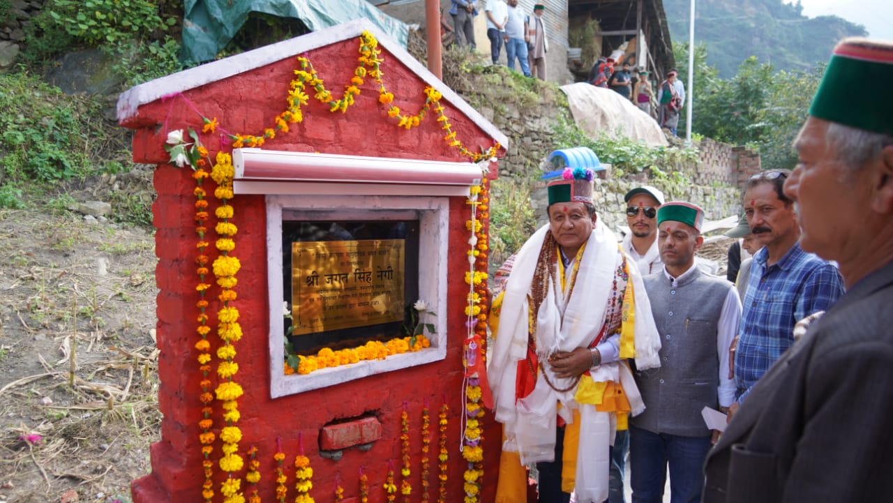 राजस्व, बागवानी, जनजातीय विकास एवं जनशिकायत निवारण मंत्री जगत सिंह नेगी ने किया विष्णु नारायण सामुदायिक भवन का शिलान्यास