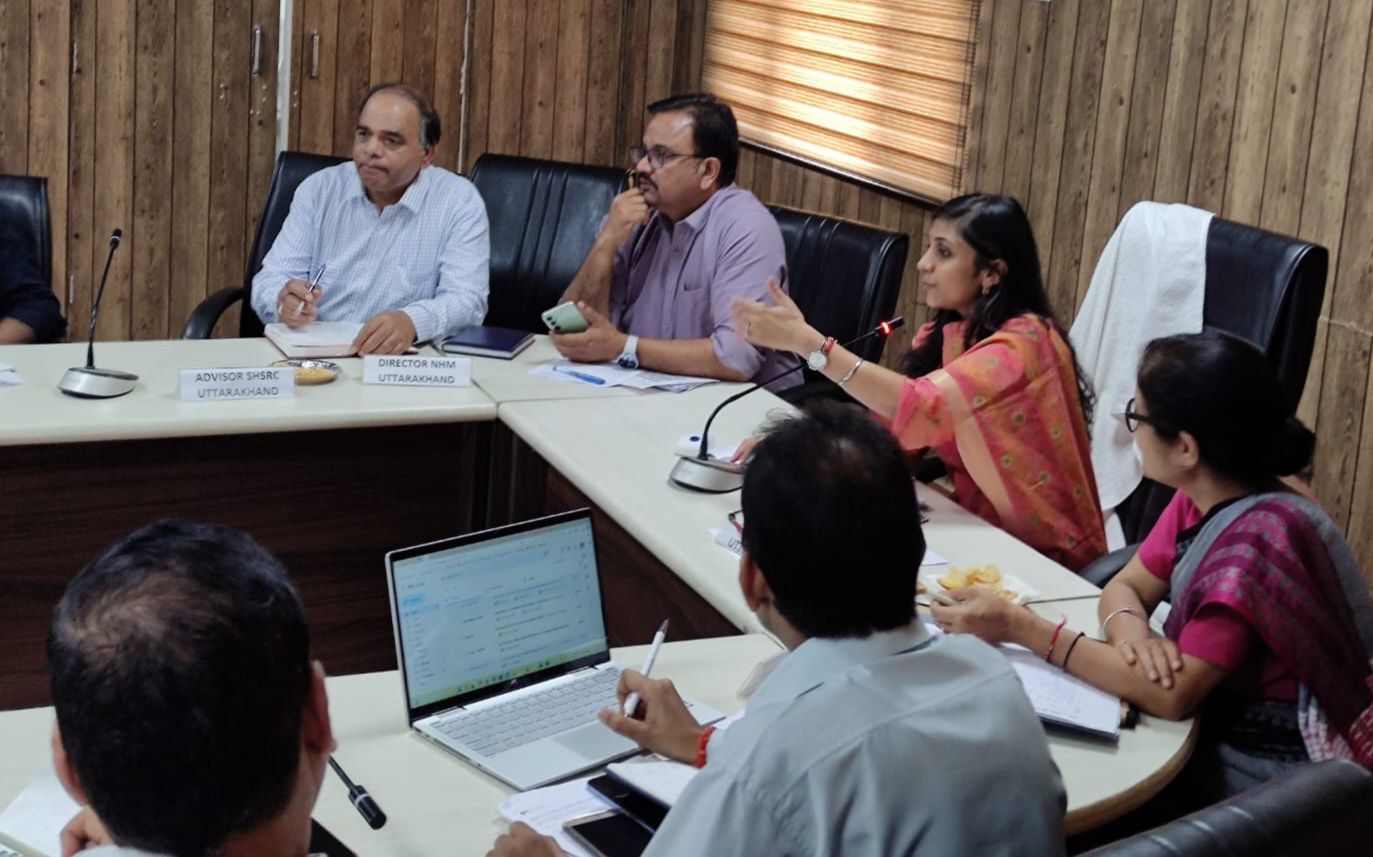 राष्ट्रीय स्वास्थ्य मिशन की निदेशक स्वाति एस. भदौरिया ने स्वास्थ्य सेवाओं के बेहतर क्रियान्वयन के लिए युद्ध स्तर पर काम करने के निर्देश दिए