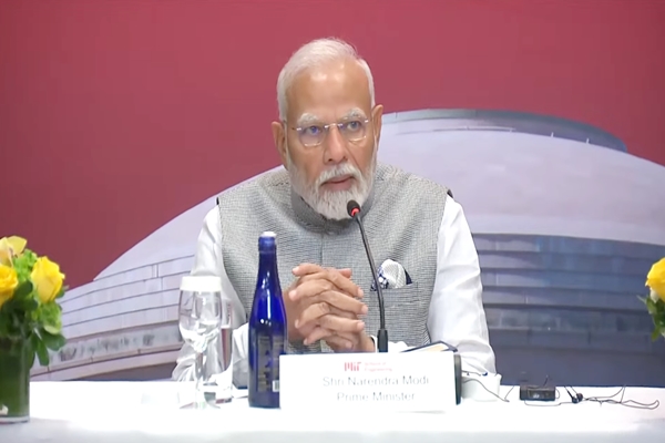 وزیراعظم نریندر مودی نے نیویارک میں ٹیک کمپنیوں کے چیف ایگزیکٹیو افسروں کے ساتھ گول میز میٹنگ میں شرکت کی