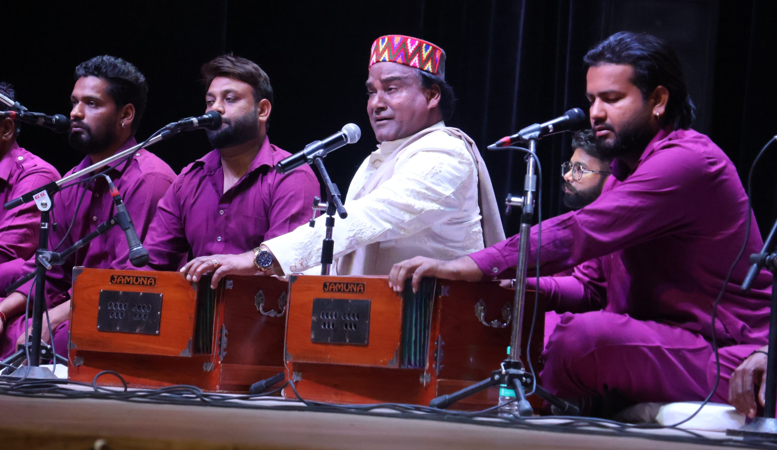 कुल्लू के अटल सदन के अंतरंग सभागार में गूंजे उस्ताद निलय खान के तराने, श्रोताओं ने झूम कर लिया आनंद