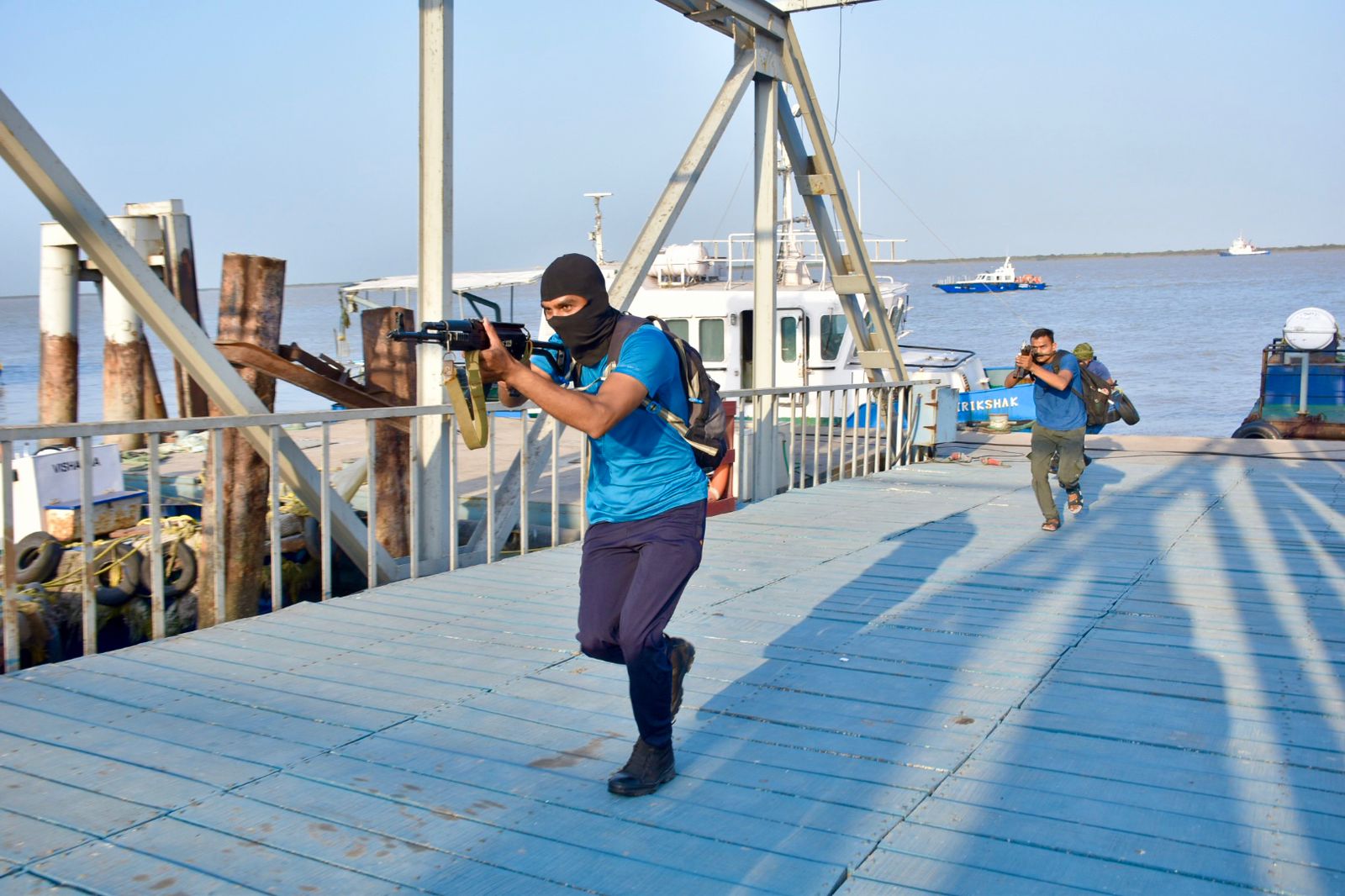 કચ્છના દીનદયાળ પોર્ટ ખાતે આતંકવાદી હુમલાની મોકડ્રીલનું આયોજન કરવામાં આવ્યું