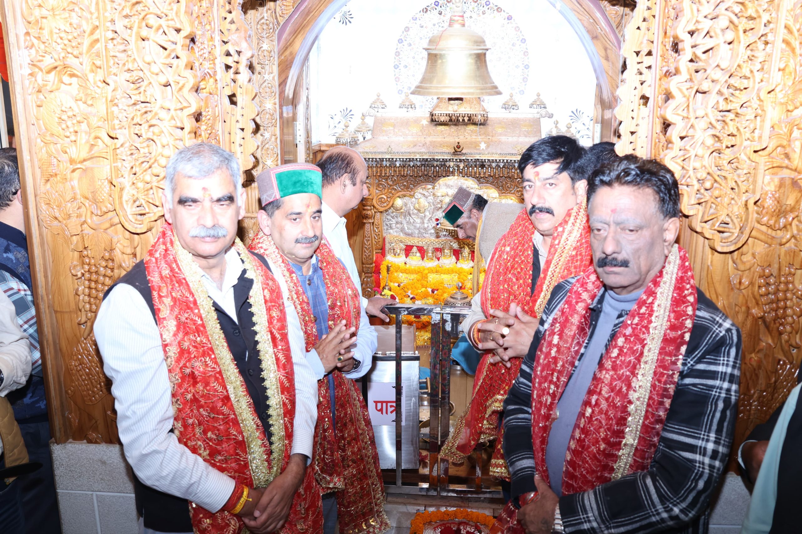 सोलन में स्थानीय निधि लेखा समिति ने माँ शूलिनी मंदिर में की पूजा-अर्चना