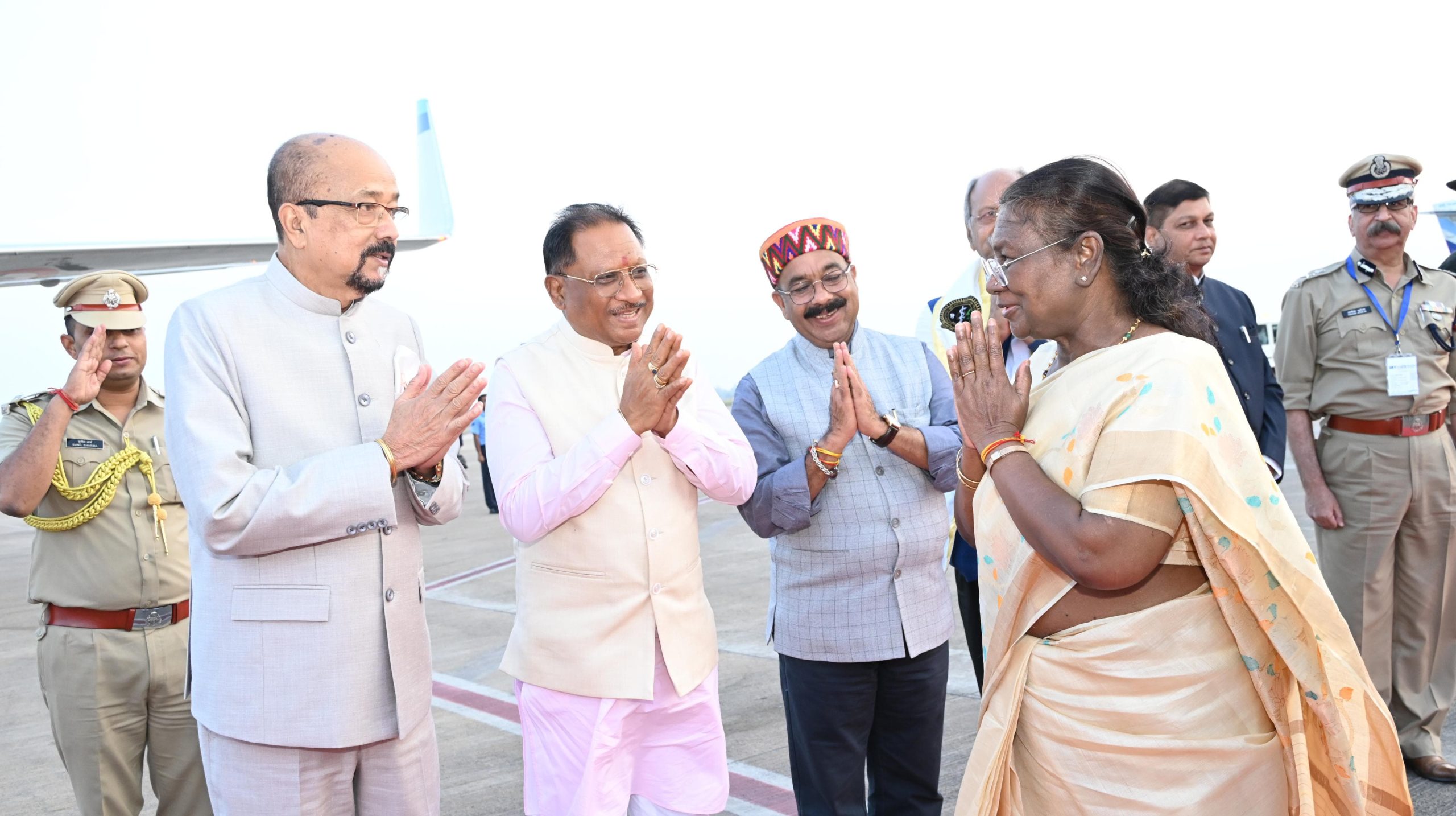छत्तीसगढ़ के अपने दो दिवसीय दौरे के बाद राष्ट्रपति द्रौपदी मुर्मू नई दिल्ली के लिए रवाना हो गईं