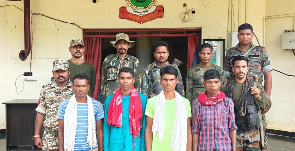 बीजापुर जिले में सुरक्षा बलों ने चार माओवादियों को किया गिरफ्तार