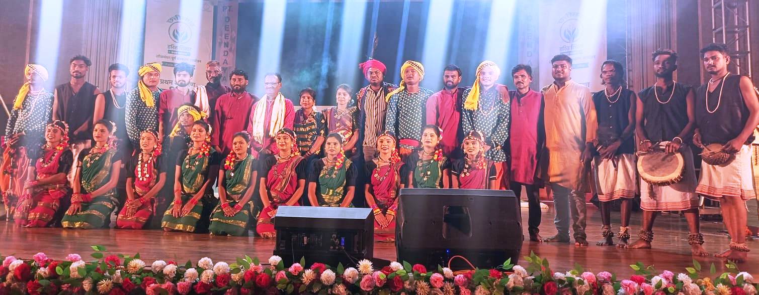 राजधानी रायपुर में आयोजित हुए हरित शिखर सम्मेलन में लोकवाद्य संग्राहक रिखी क्षत्रिय ने 108 लोक वाद्यों की प्रस्तुति दी