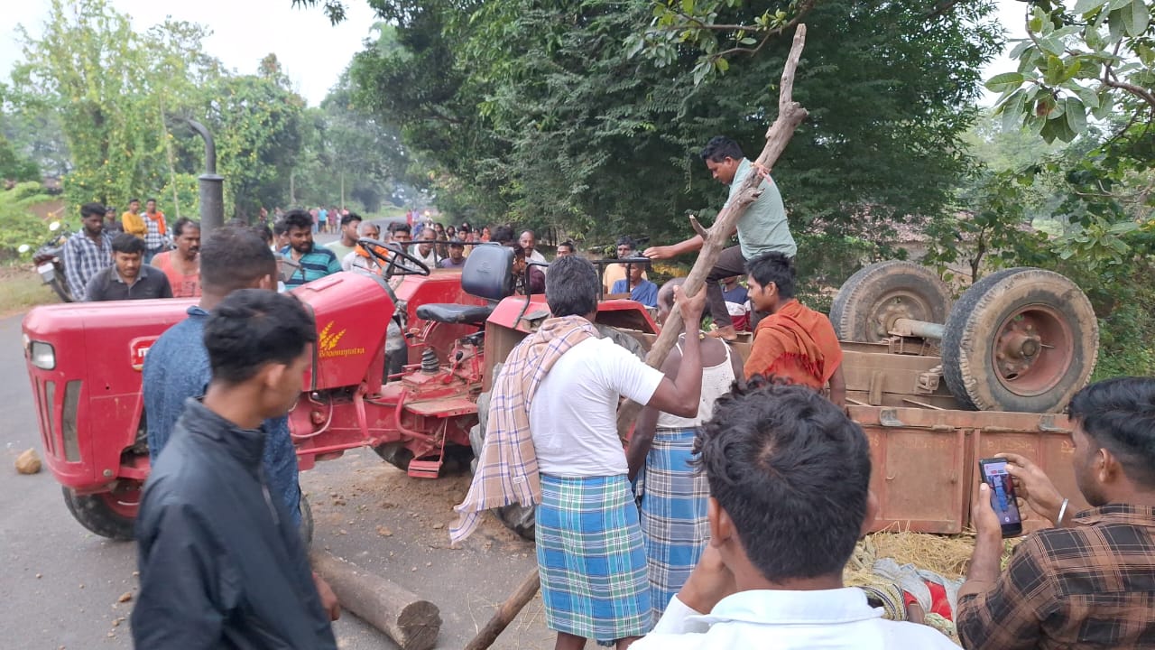 जशपुर जिले के पत्थलगांव में बीती देर रात हुए सड़क हादसे में तीन लोगो की मौत