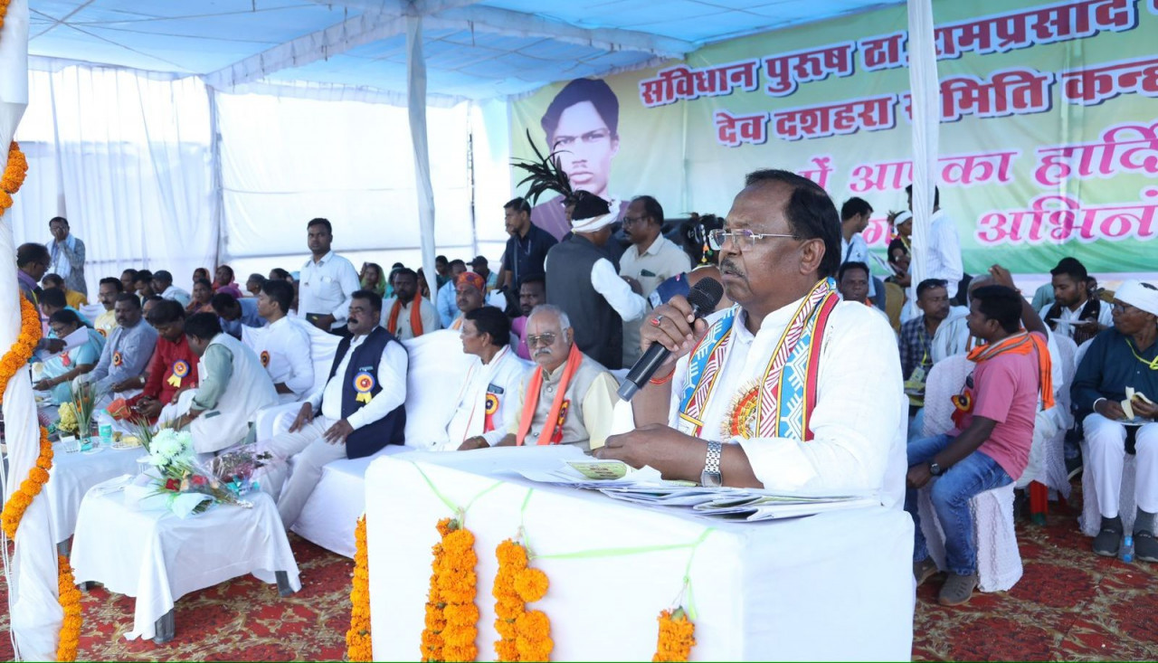 केन्द्र और राज्य सरकार जनजातीय समाज के समग्र विकास के लिए कार्य कर रहीः रामविचार नेताम