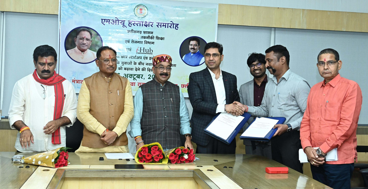छत्तीसगढ़ के तकनीकी शिक्षा और रोजगार सचिव और गुजरात सरकार के तकनीकी शिक्षा आयुक्त ने एक एमओयू पर हस्ताक्षर किए