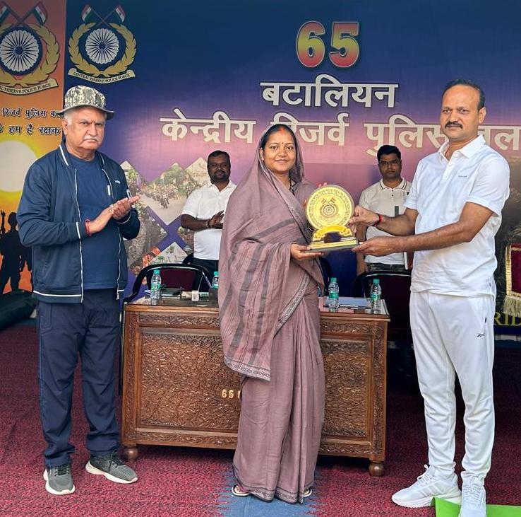 लक्ष्मी राजवाड़े ने रायपुर के तुलसी-बाराडेरा स्थित केंद्रीय रिजर्व पुलिस बल की पैंसठवीं वाहिनी मुख्यालय  में तीन दिवसीय योग शिविर का उद्घाटन किया