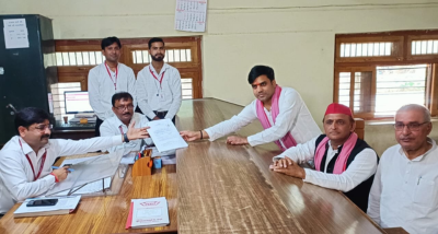 मैनपुरी की करहल विधानसभा सीट पर हो रहे उपचुनाव के लिये सपा प्रत्याशी तेज प्रताप यादव ने अपना नामांकन दाखिल किया