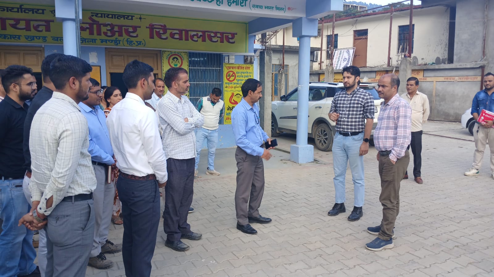 उपायुक्त मंडी अपूर्व देवगन ने एसडीएम कार्यालय बल्ह, तहसील व उप तहसील कार्यालय बल्ह और उप-तहसील कार्यालय रिवालसर का निरीक्षण किया