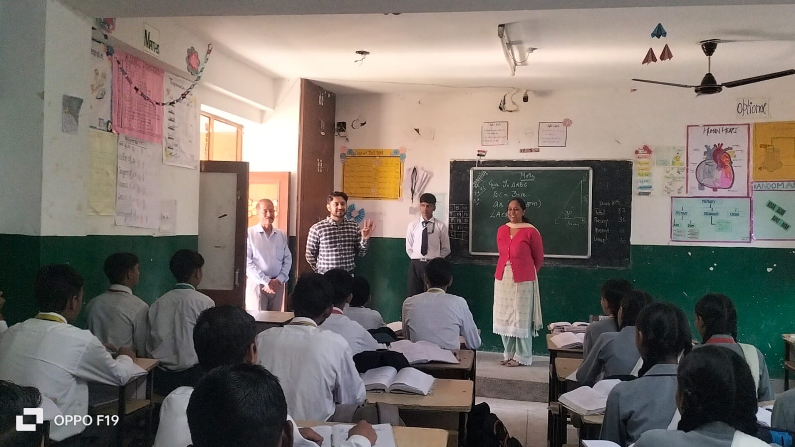 डीसी मंडी अपूर्व देवगन राजकीय वरिष्ठ माध्यमिक पाठशाला बगला में बच्चों से हुए रूबरू