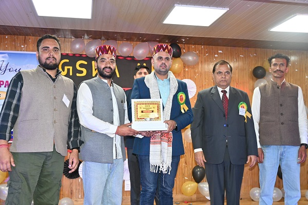 हिमाचल प्रदेश विश्वविद्यालय के साइंस हॉल में गद्दी छात्र कल्याण संघ की ओर से स्वागत कार्यक्रम “डंडारस” का आयोजन