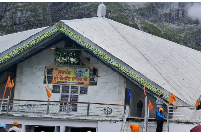 Uttarakhand: Hemkund Sahib officially closed for winter season 