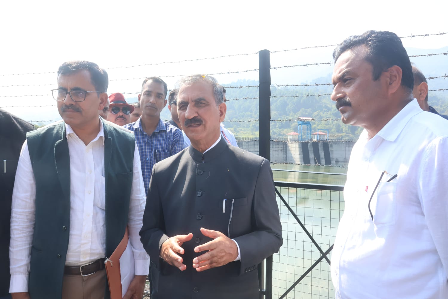 मुख्यमंत्री ने किया ऊहल परियोजना के तृतीय चरण के जलाशय का निरीक्षण