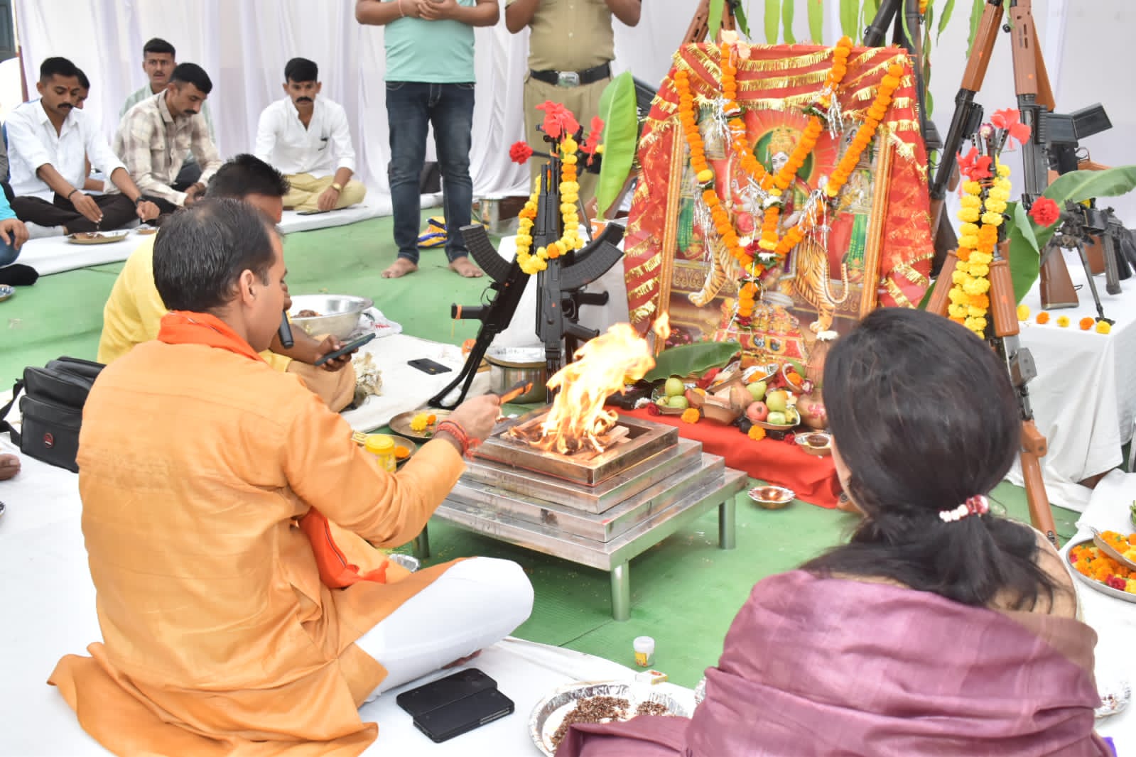 दशहरा पर्व के मौके पर प्रदेश के विभिन्न थानों, चौकियों और शस्त्रागारों में पूजा-अर्चना की गई