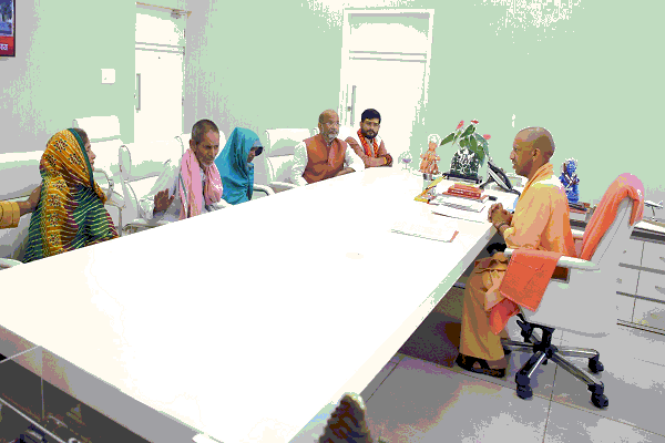 मुख्यमंत्री योगी आदित्यनाथ ने बहराइच हिंसा में मारे गए युवक के परिवार से की मुलाकात