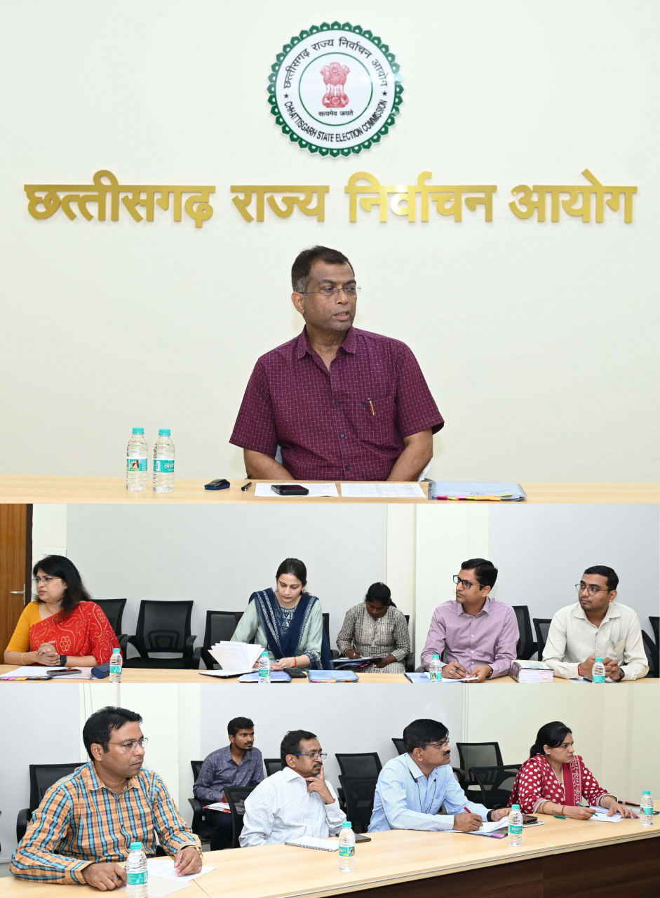 छत्तीसगढ़ के राज्य निर्वाचन आयुक्त अजय सिंह ने त्रिस्तरीय पंचायत चुनाव की तैयारियों को लेकर नवा रायपुर में समीक्षा बैठक की