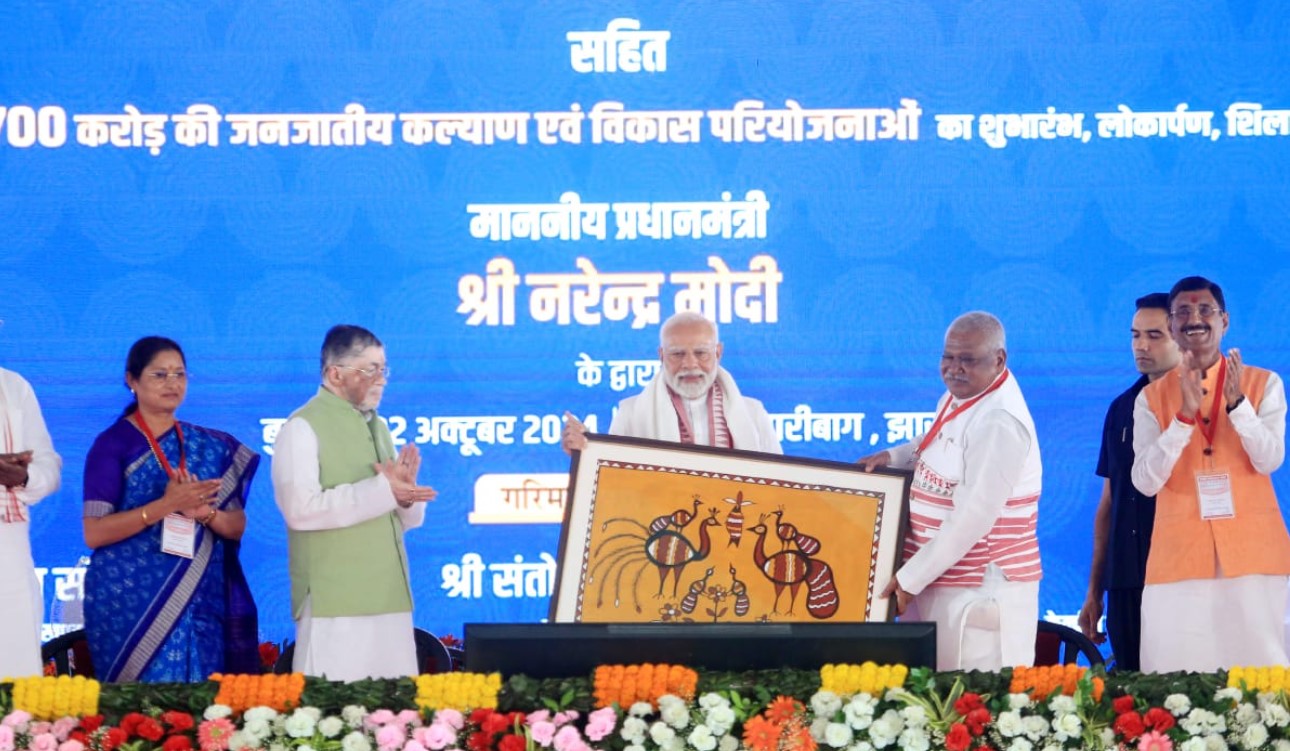 प्रधानमंत्री नरेन्द्र मोदी ने आदिवासी समुदाय के लिए 83 हजार 700 करोड़ रूपये की विभिन्न योजनाओं का किया लोकार्पण और शिलान्यास