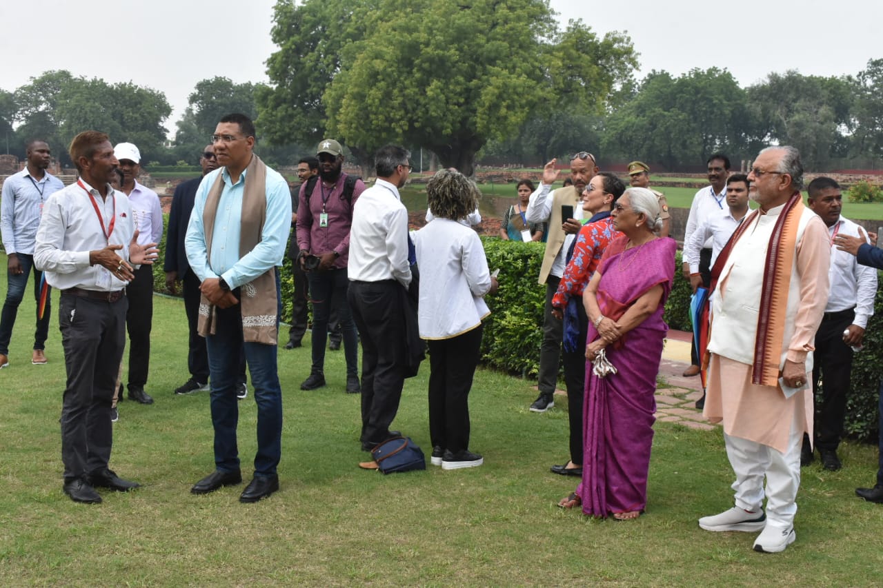 जमैका के प्रधानमंत्री एंड्रयू होल्नेस ने वाराणसी में सारनाथ का भ्रमण किया