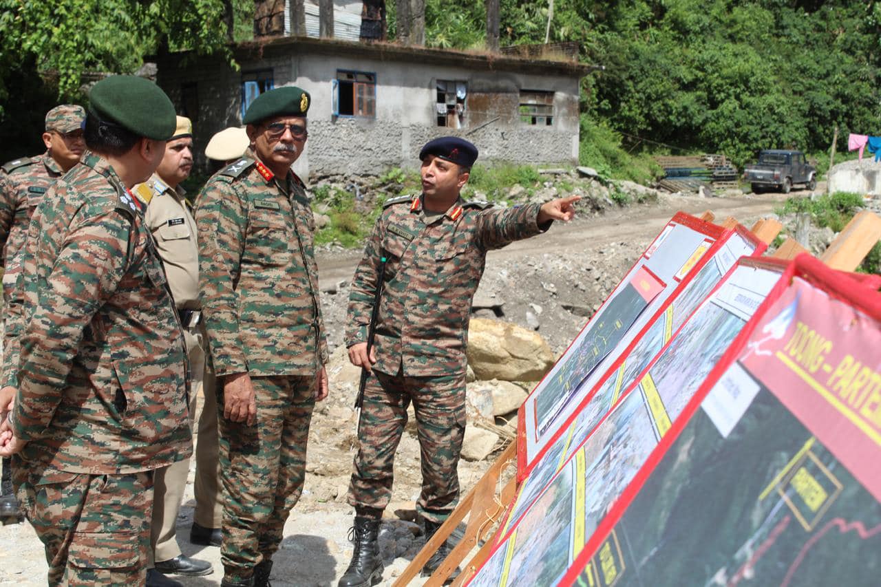 सिक्किम: बीआरओ के महानिदेशक लेंफ्टिनेंट जनरल रघु श्रीनिवासन ने लिया उत्तर और पूर्वी हिस्‍सों में चल रहे मरम्‍मत और निर्माण कार्यों का जायजा