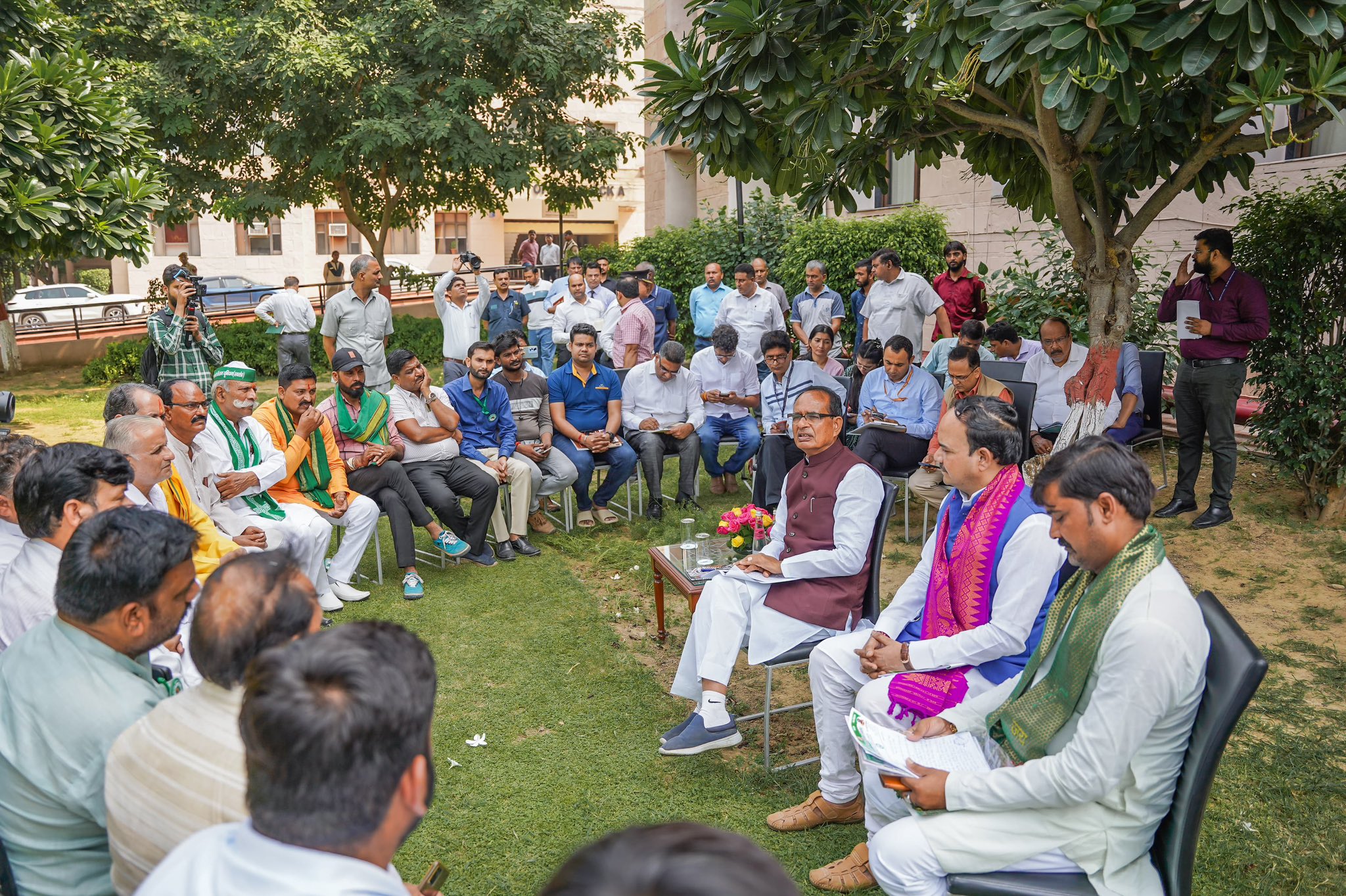 कृषि और किसान कल्‍याण मंत्री शिवराज सिंह चौहान ने किसानों की समस्‍याओं का समाधान करने की सरकार की वचनबद्धता दोहराई
