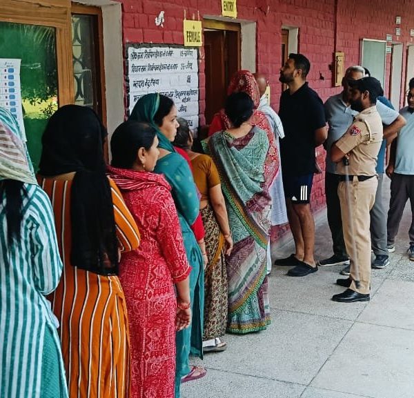हरियाणा विधानसभा निवडणुकीसाठी संध्याकाळी पाच वाजेपर्यंत ६१ टक्के मतदान