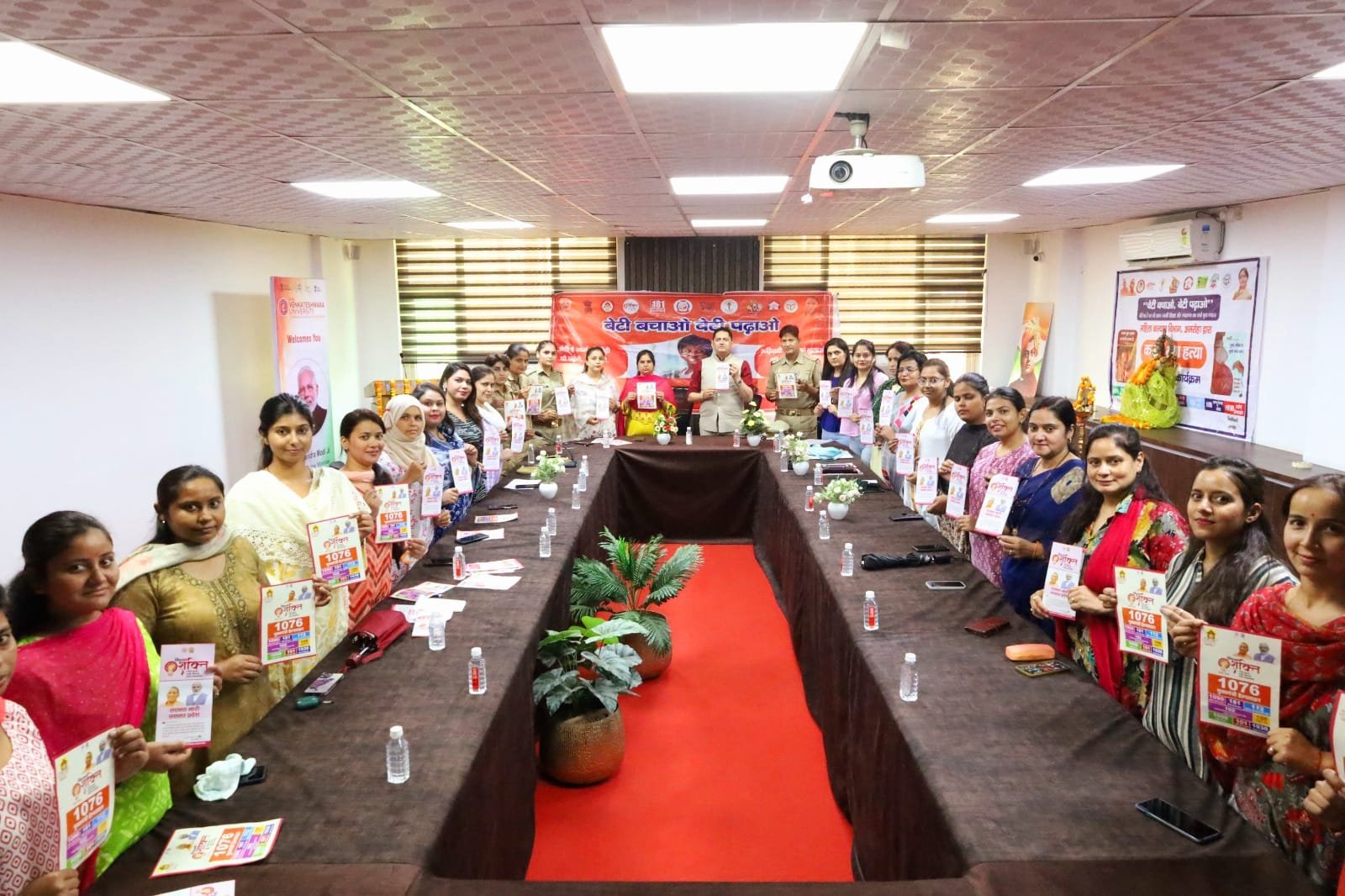 विभिन्न जनपदों में छात्राओं को एक दिन के लिए जिलाधिकारी और कई अन्य विभागों का जनपदीय अधिकारी बनाया गया